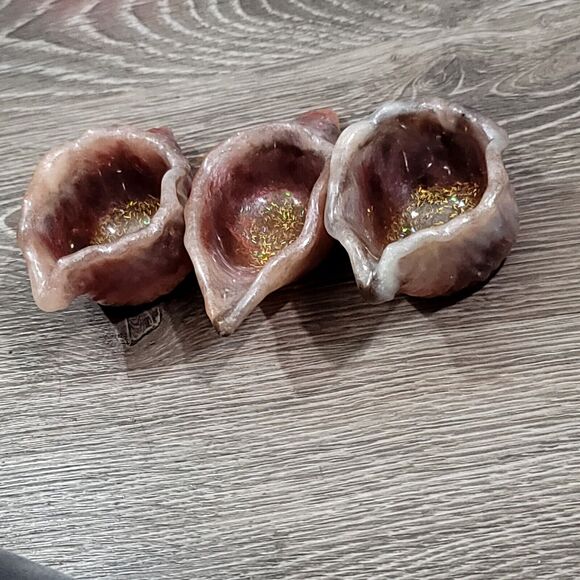 Set of 3 Resin Conch Shell Trinket Trays - Picture 2 of 16